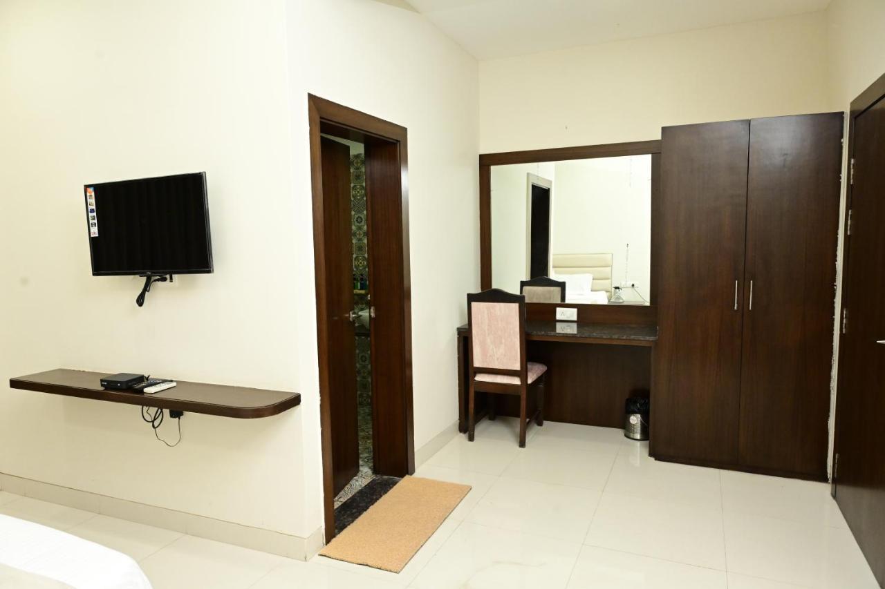 The Eden Indore Exterior foto