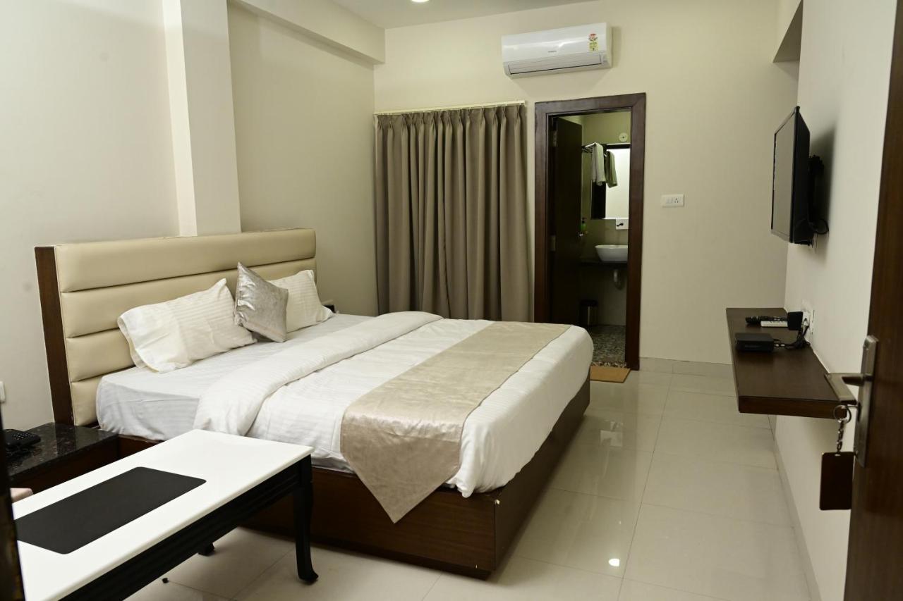 The Eden Indore Exterior foto