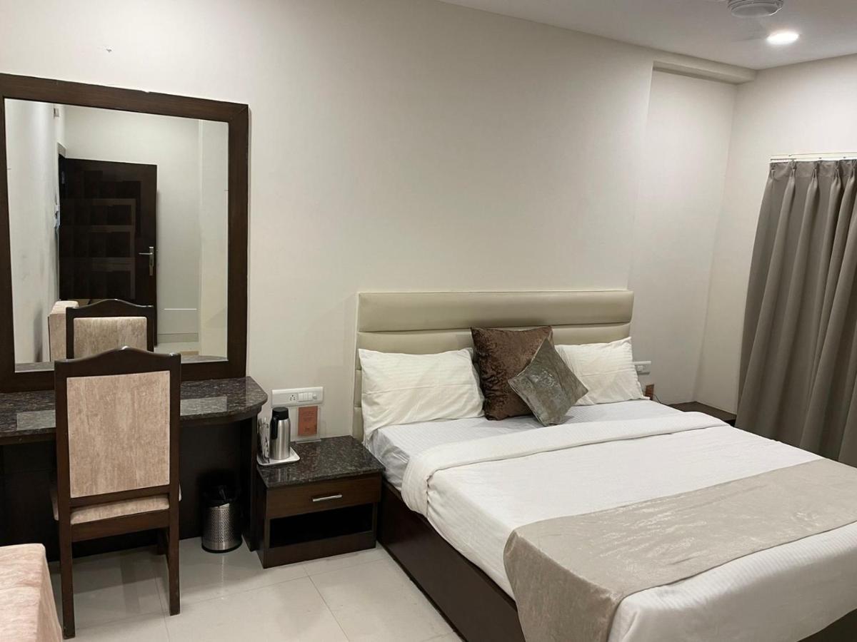 The Eden Indore Exterior foto
